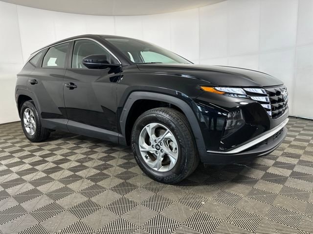 Certified 2023 Hyundai Tucson SE image 2