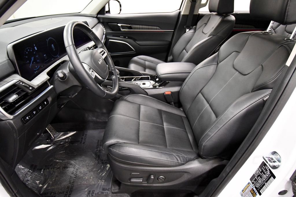Used 2025 Kia Telluride SX w/ SX Captain's Chair Package image 15