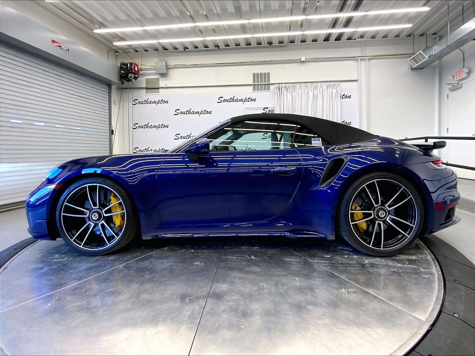 Used 2021 Porsche 911 Turbo S AWD/4WD image 2