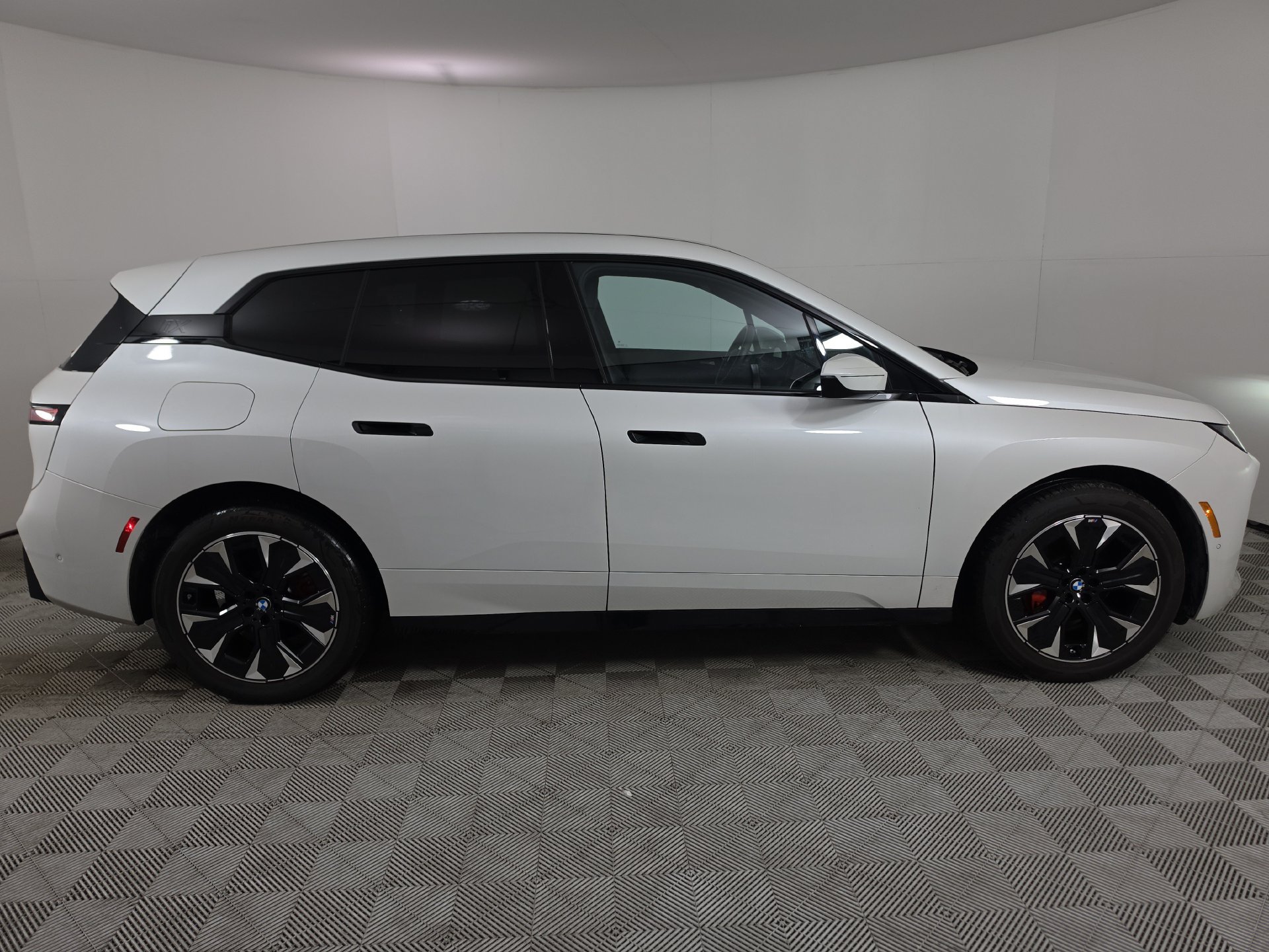 Used 2026 BMW iX xDrive45 w/ M Sport Package AWD/4WD image 7