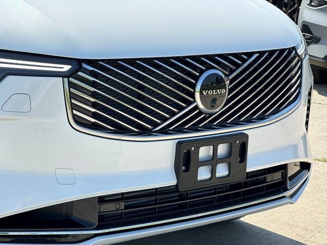 New 2026 Volvo XC90 T8 Plus image 2