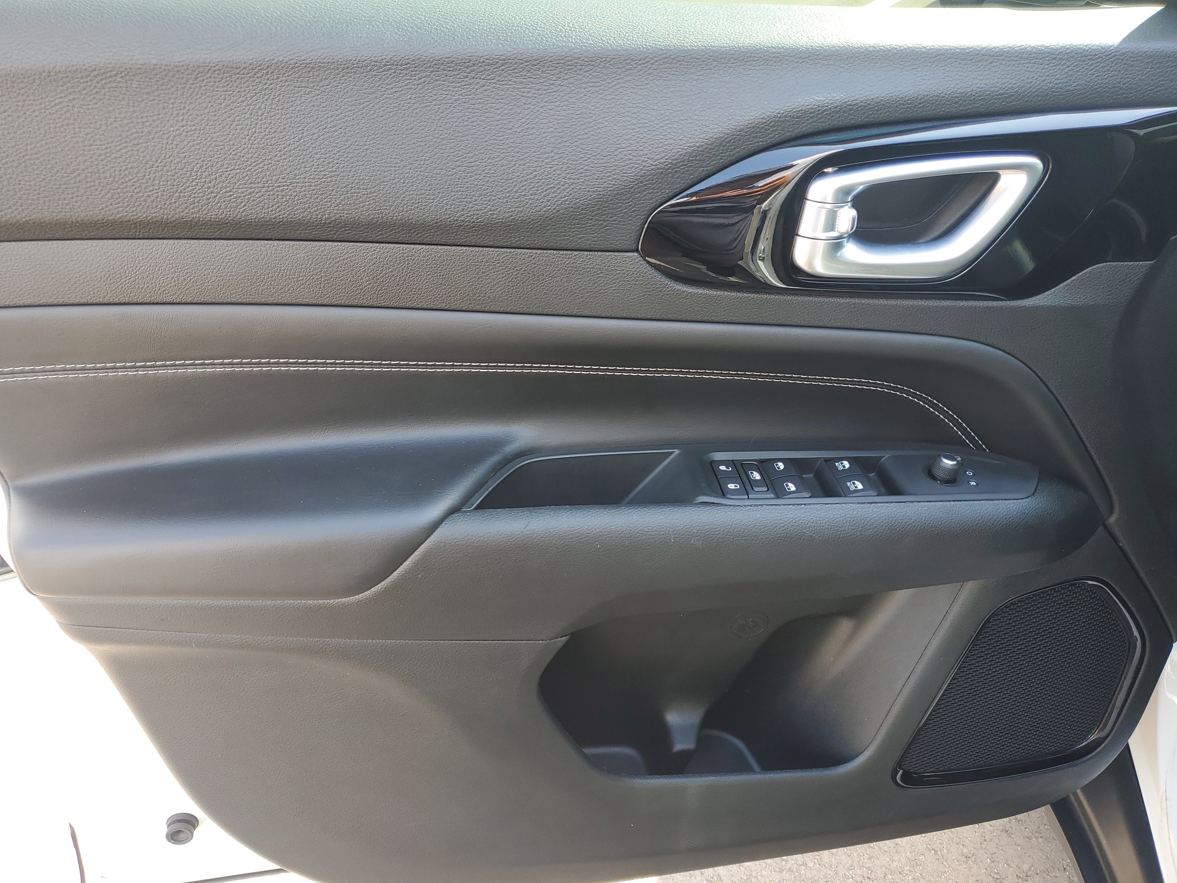 Used 2022 Jeep Compass Latitude FWD image 8