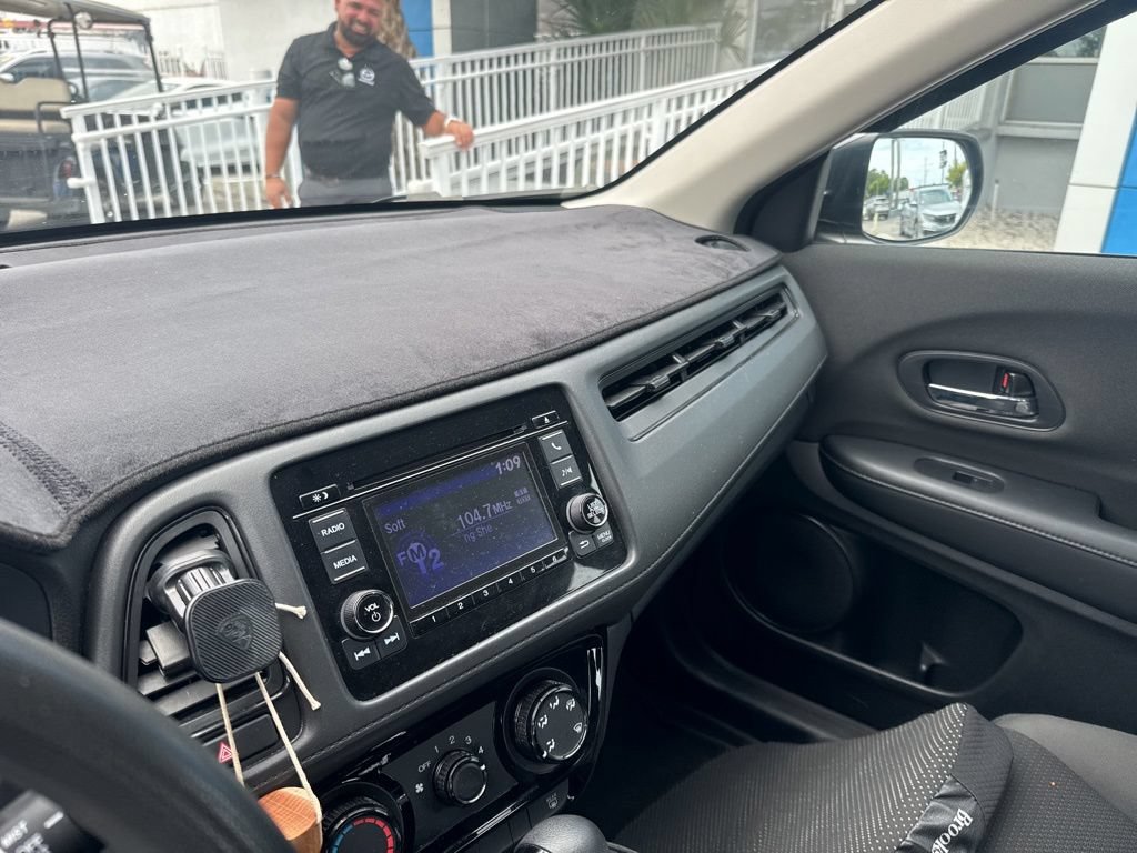 Used 2021 Honda HR-V LX image 12
