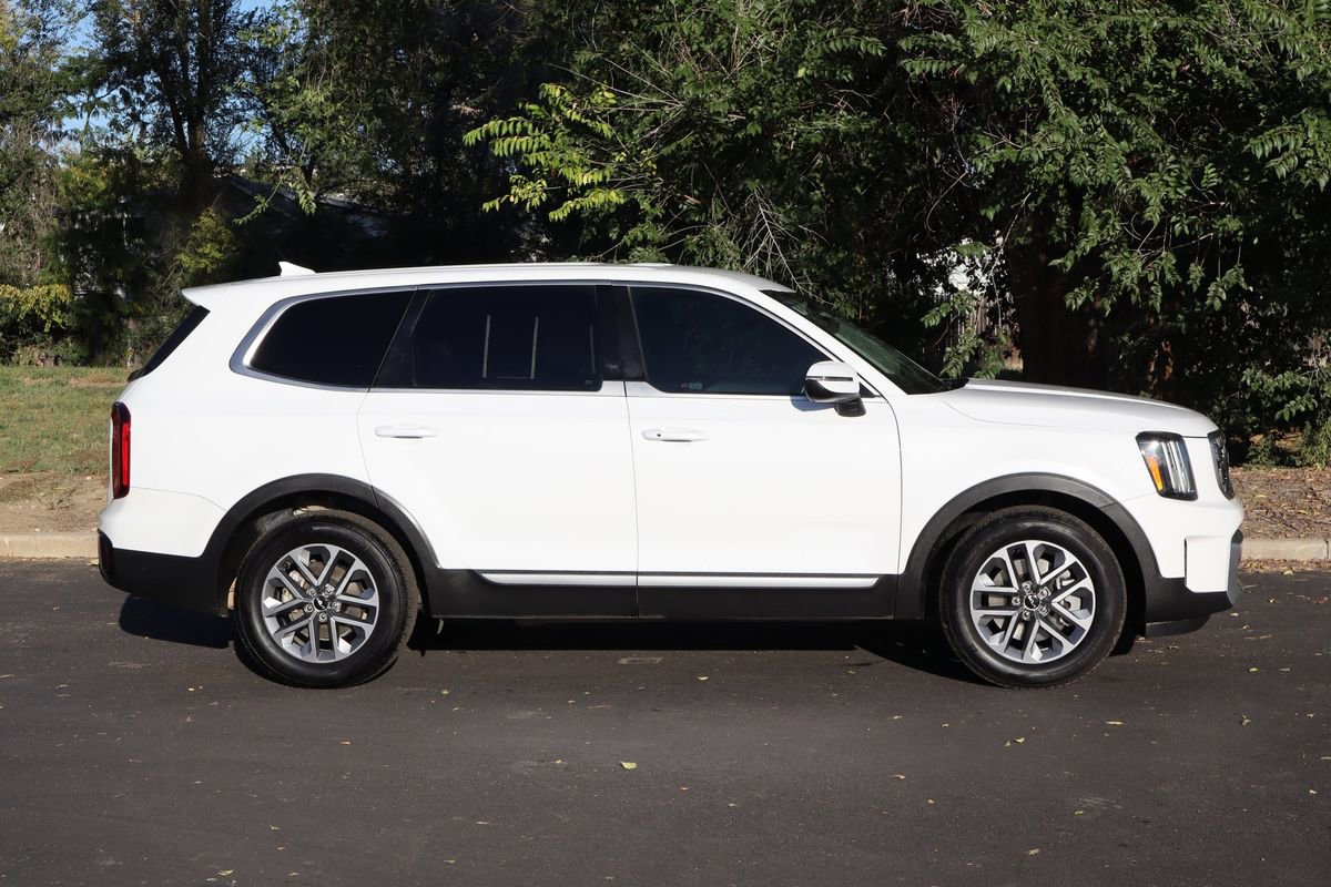 Used 2023 Kia Telluride LX image 3