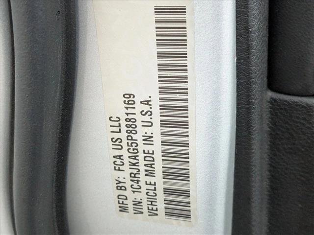 Used 2023 Jeep Grand Cherokee L Laredo image 24