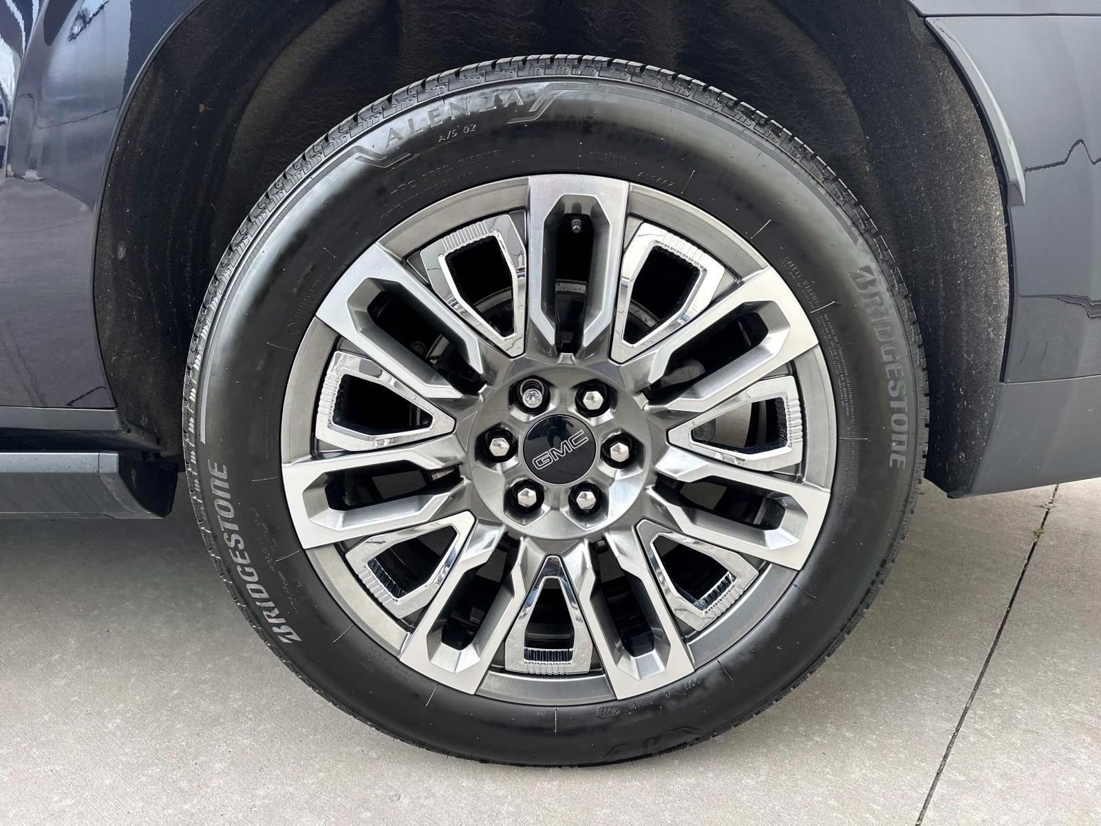 Used 2023 GMC Yukon XL Denali Ultimate image 10