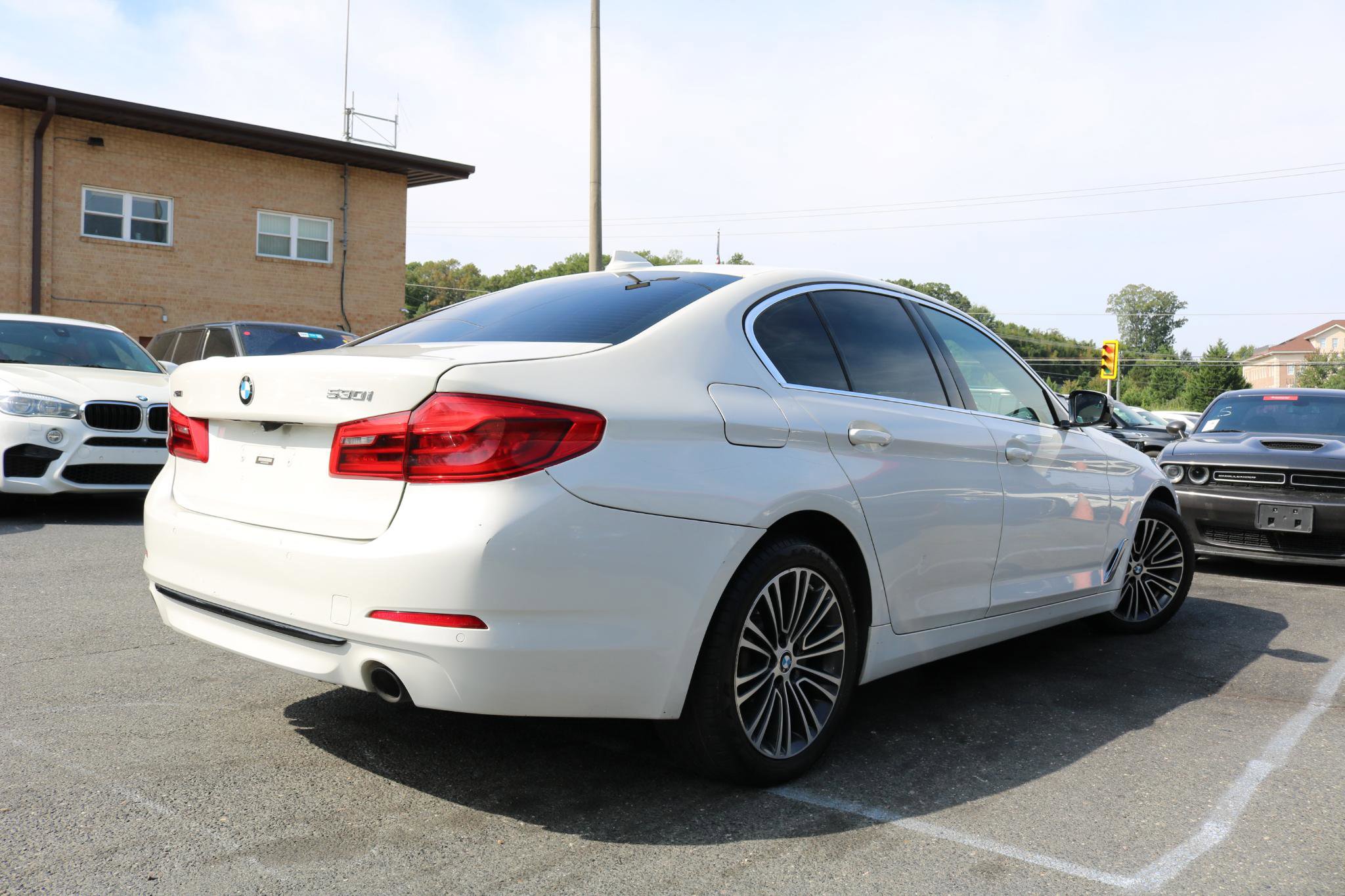 Used 2020 BMW 530i xDrive w/ Convenience Package AWD/4WD image 2