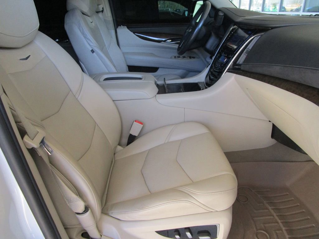 Used 2020 Cadillac Escalade Luxury image 31