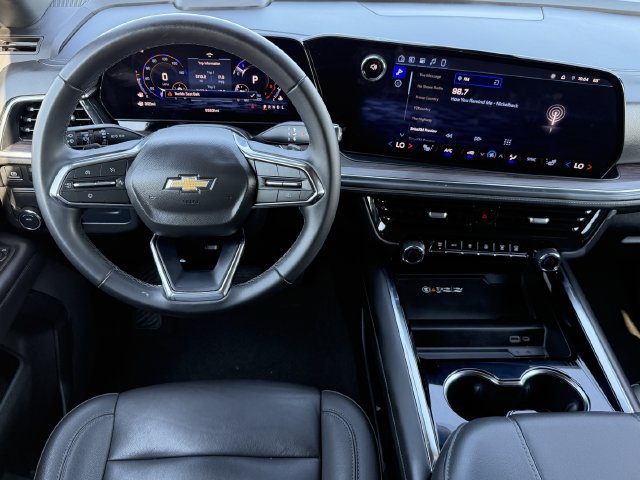 Used 2025 Chevrolet Suburban LT RWD image 11
