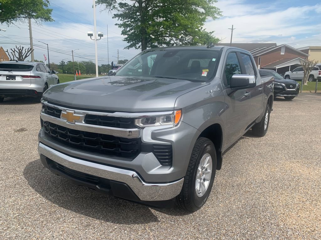 Used 2025 Chevrolet Silverado 1500 LT RWD image 4