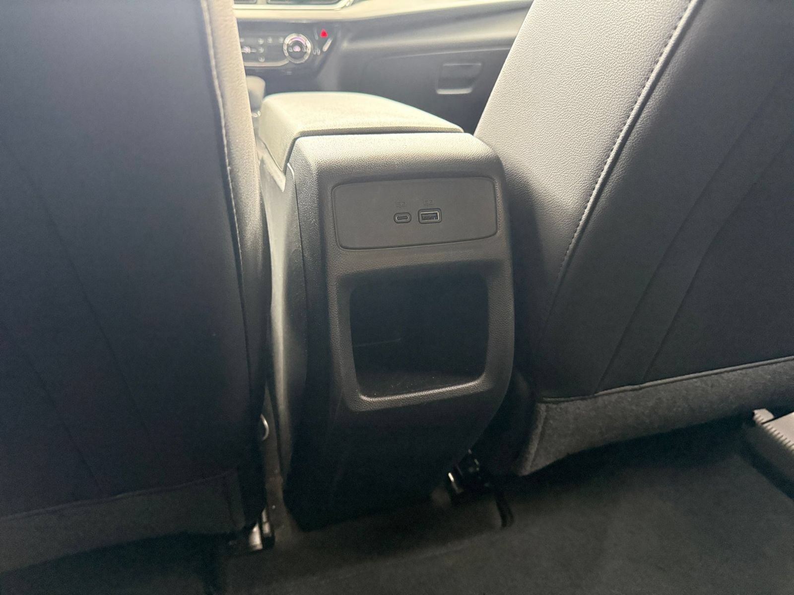 Used 2025 Chevrolet Trax LT FWD image 23