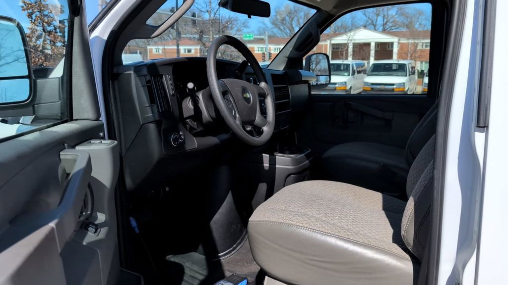 Used 2025 Chevrolet Express 3500 LT w/ LT Preferred Equipment Group image 10