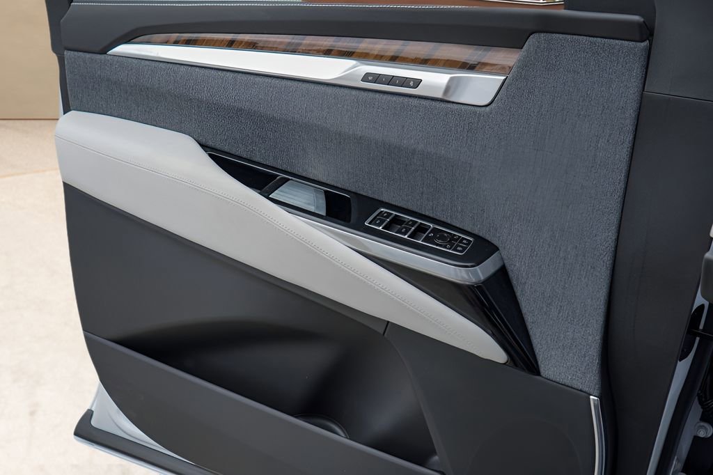 New 2026 Cadillac Escalade Platinum Sport w/ LPO, Floor Liner Package AWD/4WD image 16