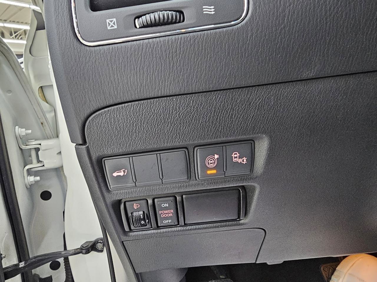 Used 2017 Nissan Armada Platinum w/ Captain Seat Package image 39