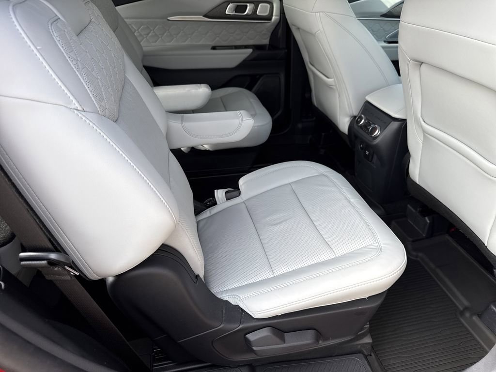 Used 2025 Ford Explorer Platinum w/ LUX Leather Package image 15