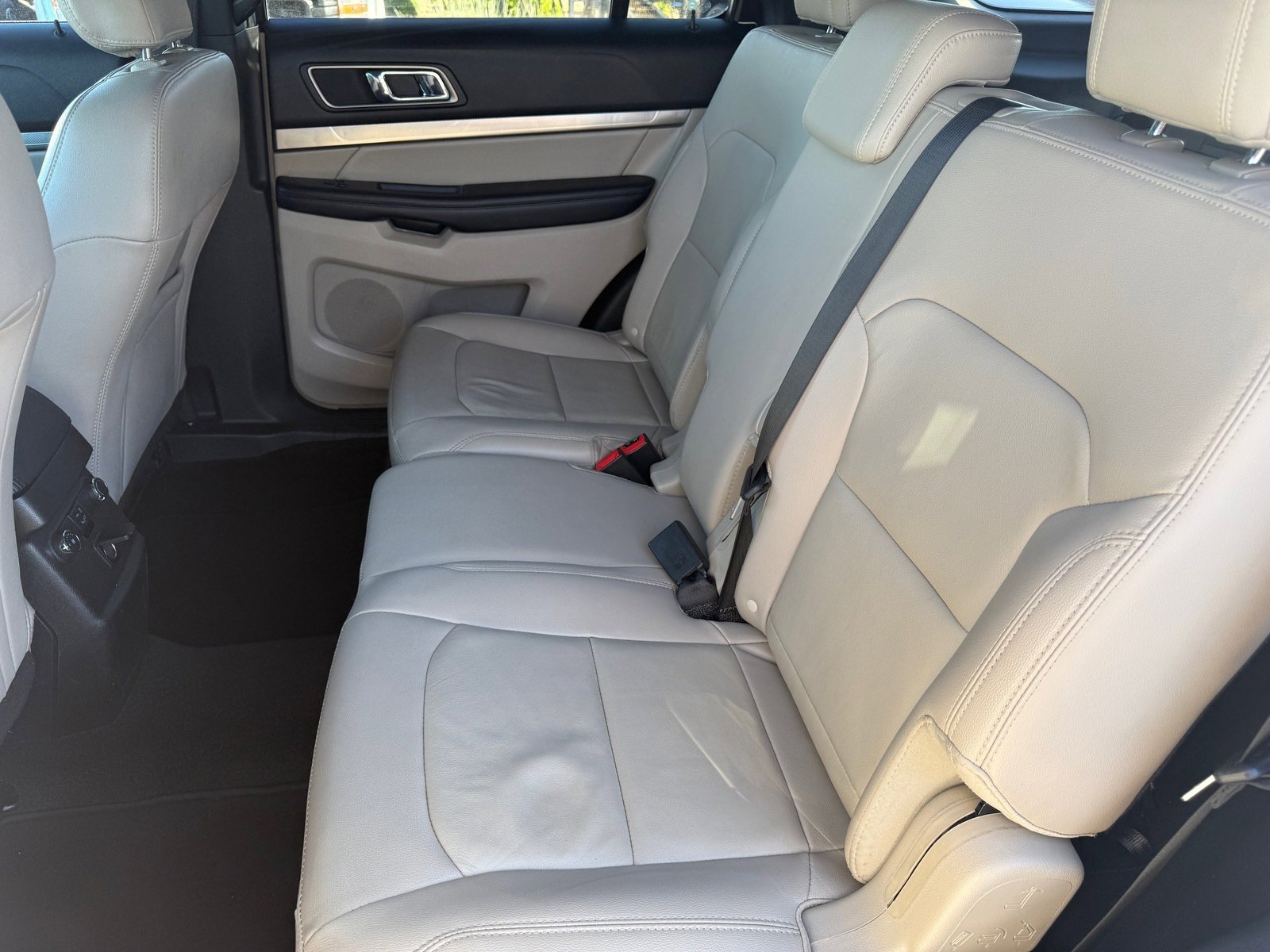 Used 2018 Ford Explorer XLT w/ Equipment Group 202A image 26