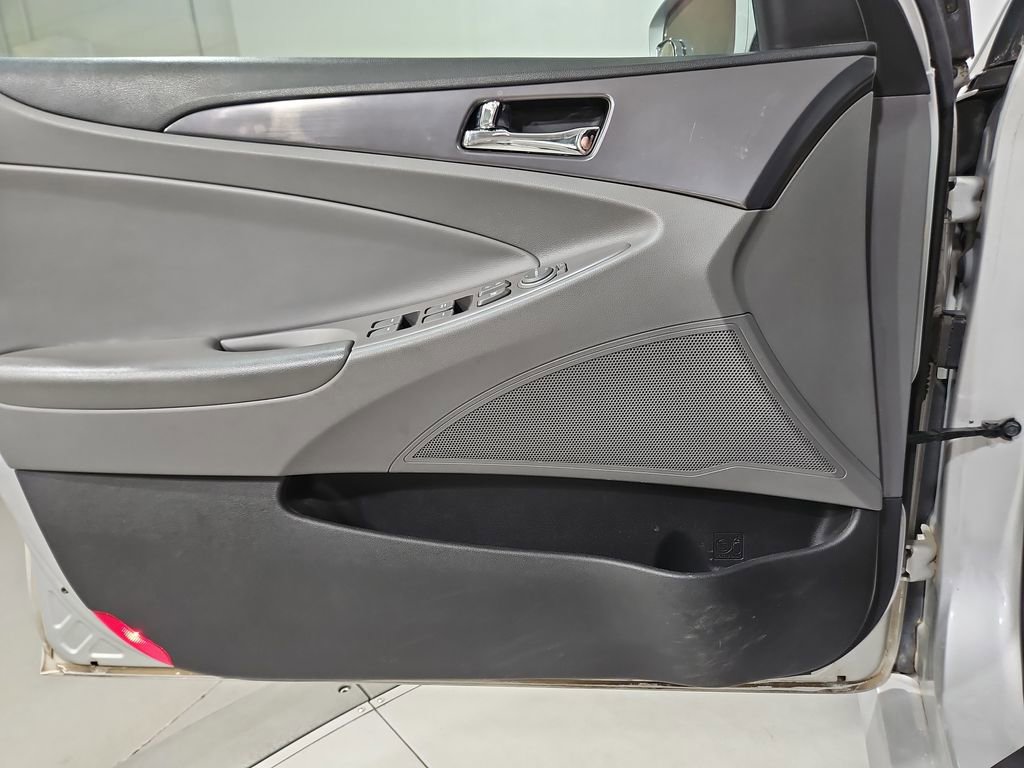 Used 2015 Hyundai Sonata Hybrid FWD image 11