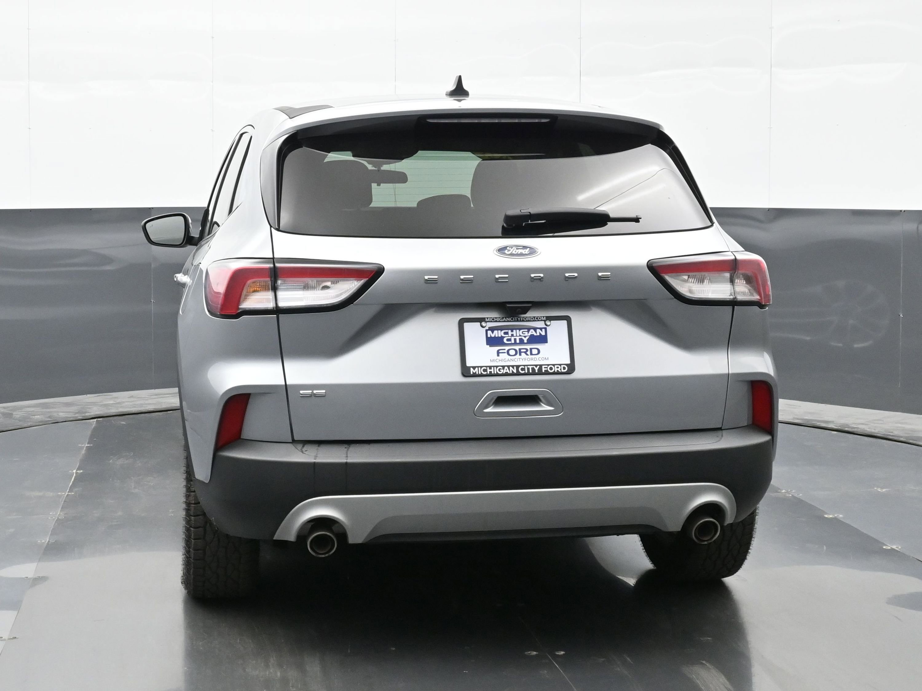 Used 2021 Ford Escape SE image 2