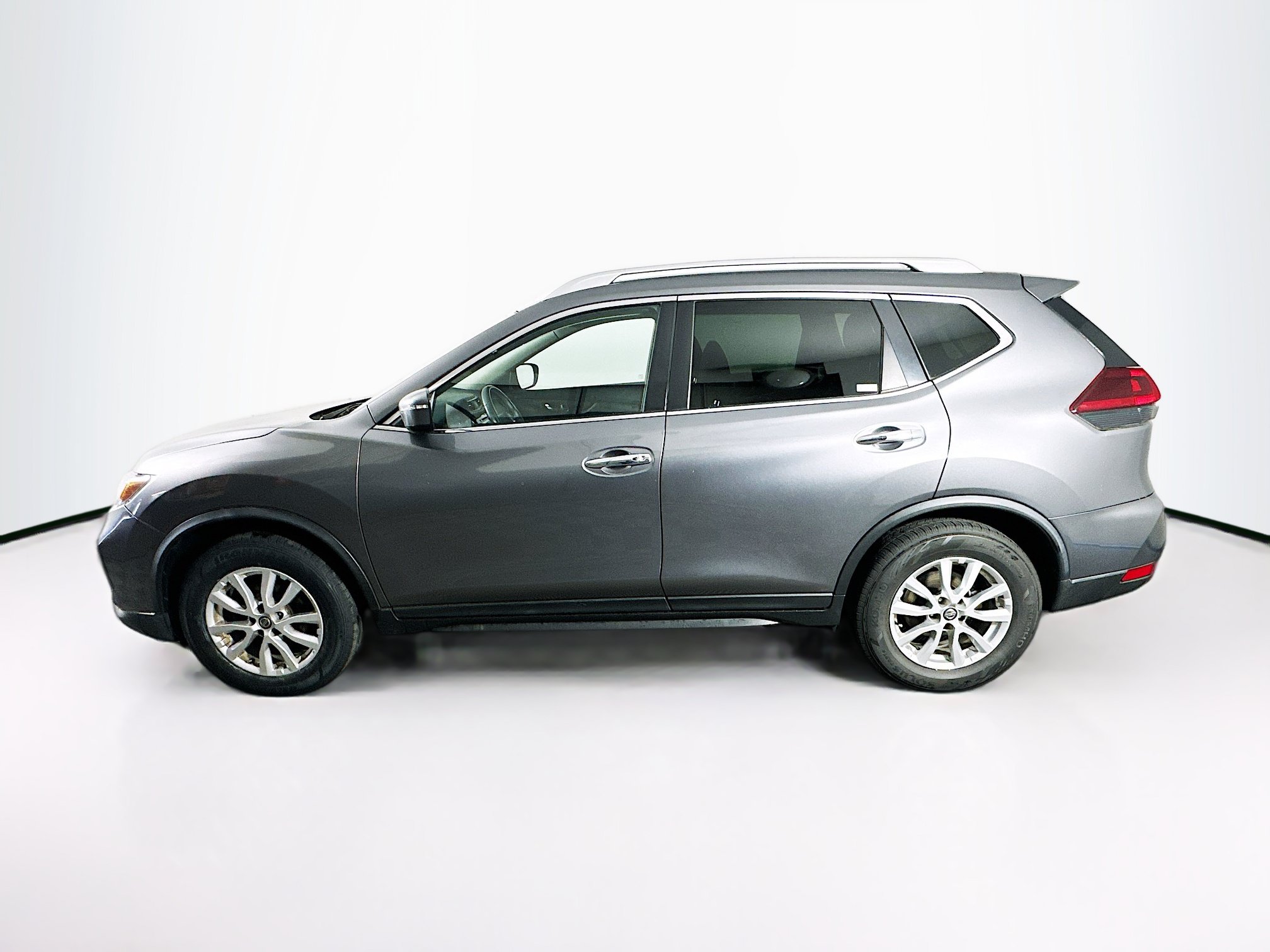 Used 2020 Nissan Rogue SV FWD image 4