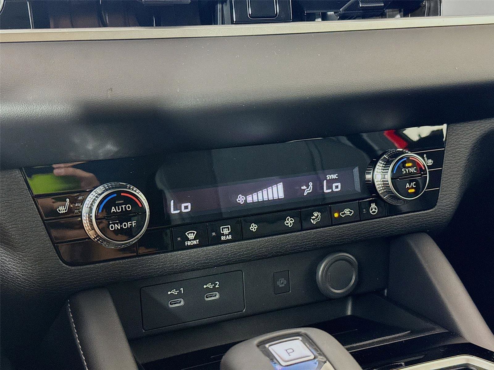 New 2026 Mitsubishi Outlander SE image 13