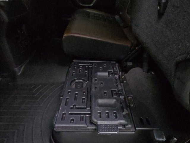 Used 2018 Nissan Titan Platinum Reserve w/ Platinum Utility Package image 11