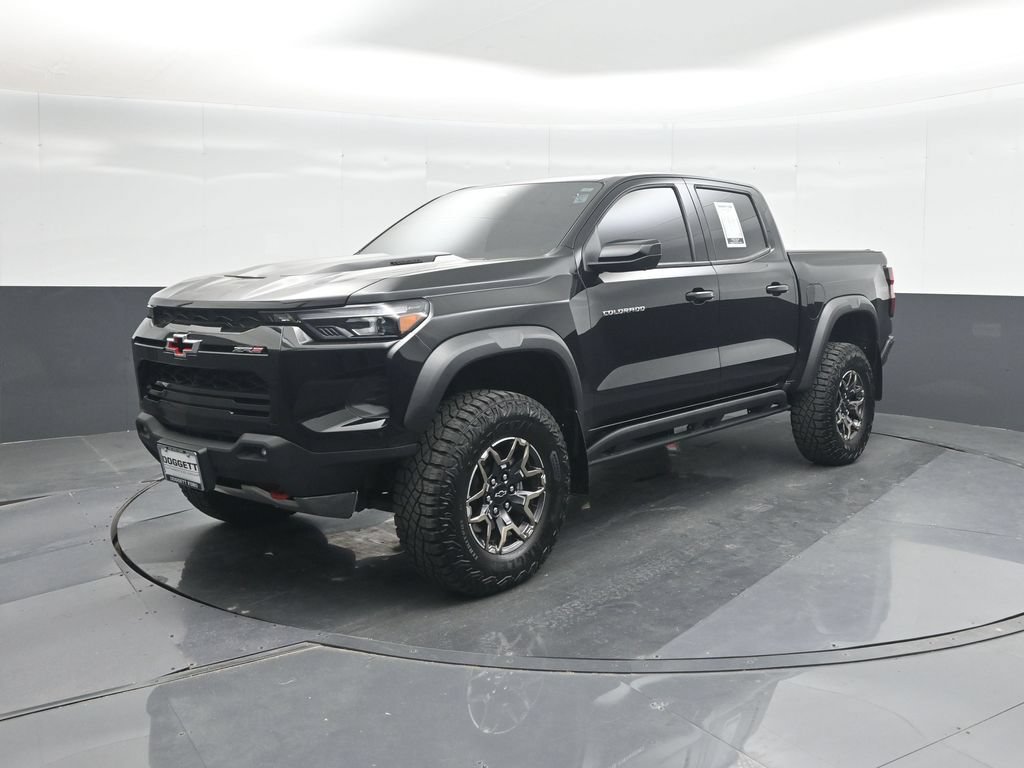 Used 2025 Chevrolet Colorado ZR2 w/ Technology Package AWD/4WD image 32