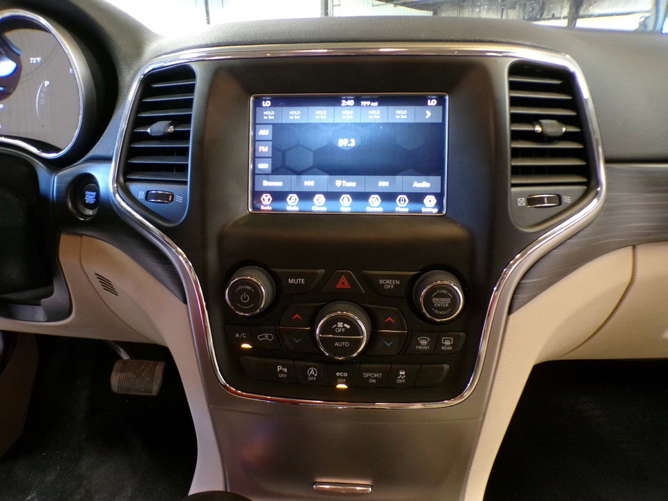 Used 2020 Jeep Grand Cherokee Laredo w/ Security & Convenience Group image 17