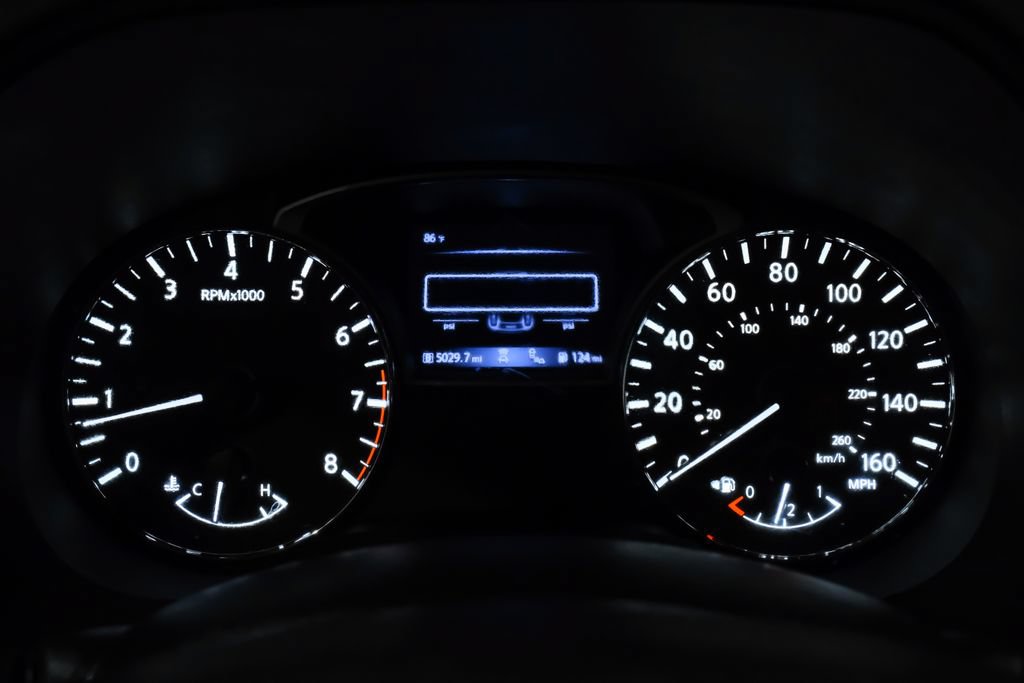 Used 2020 Nissan Pathfinder Platinum FWD image 24