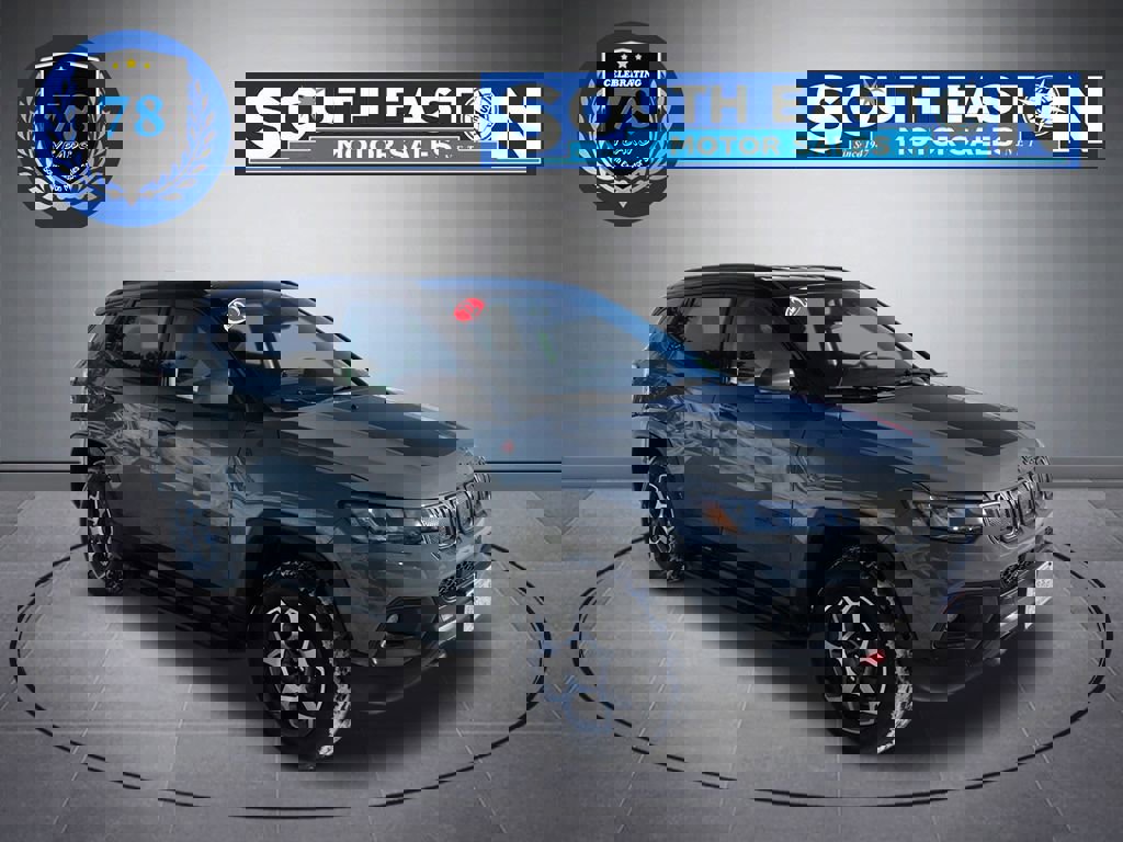 Used 2022 Jeep Compass Trailhawk image 2