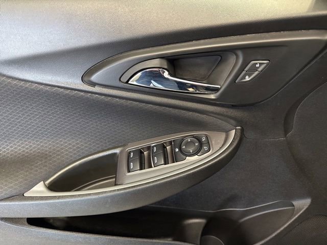 Used 2022 Chevrolet Malibu LS w/ Driver Confidence Package II image 22
