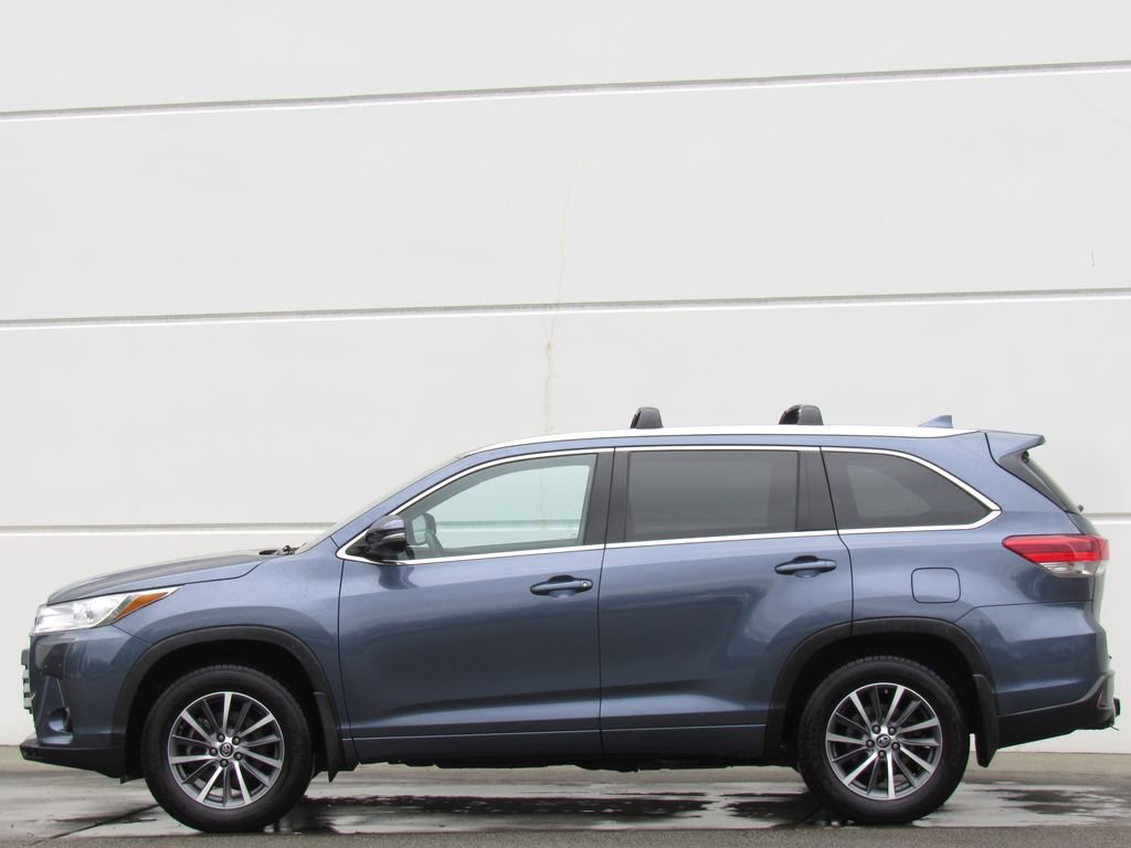 Used 2017 Toyota Highlander XLE AWD/4WD image 4