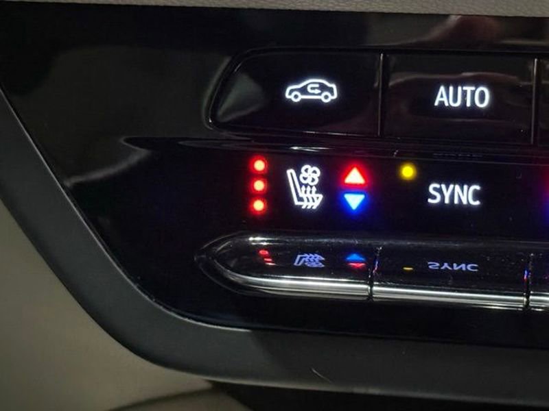 Used 2023 Buick Envision Avenir image 32