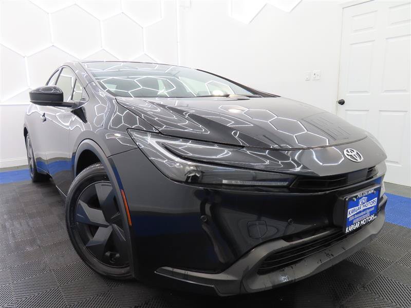 Used 2025 Toyota Prius LE FWD image 3