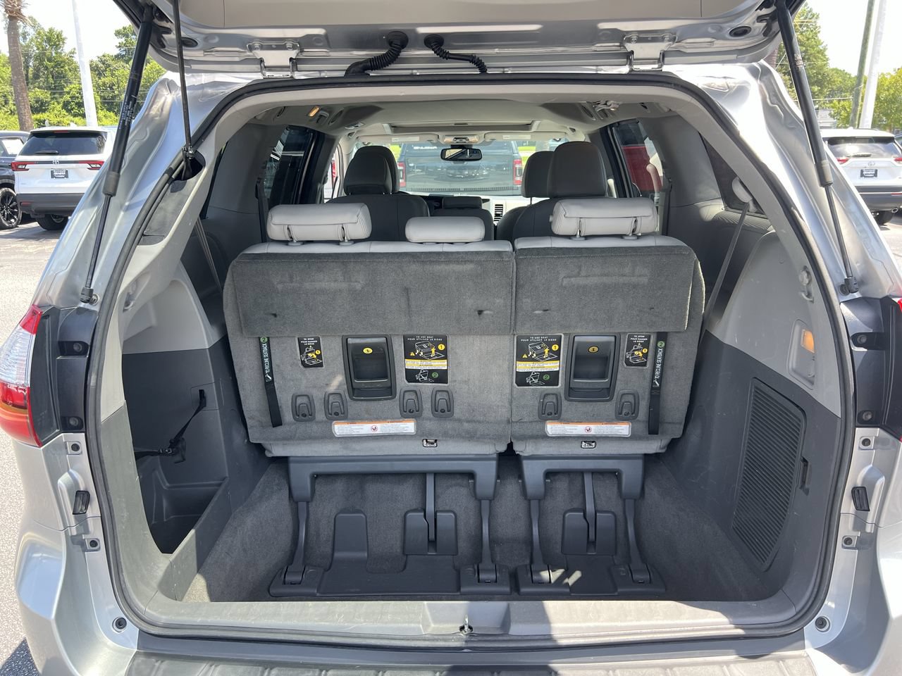 Used 2018 Toyota Sienna XLE FWD image 34
