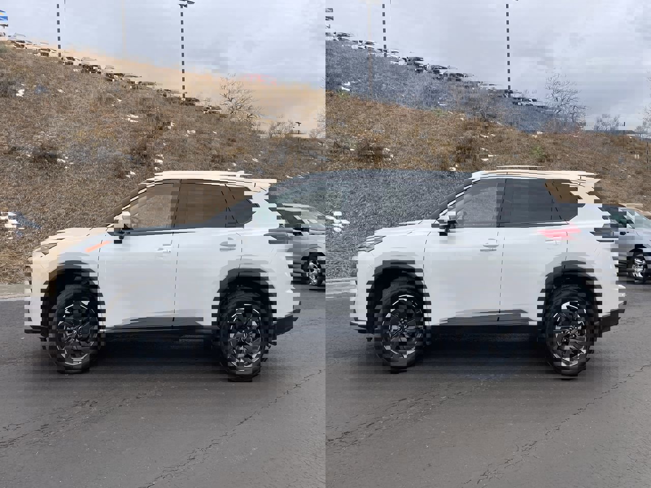 Used 2024 Nissan Rogue SV image 4