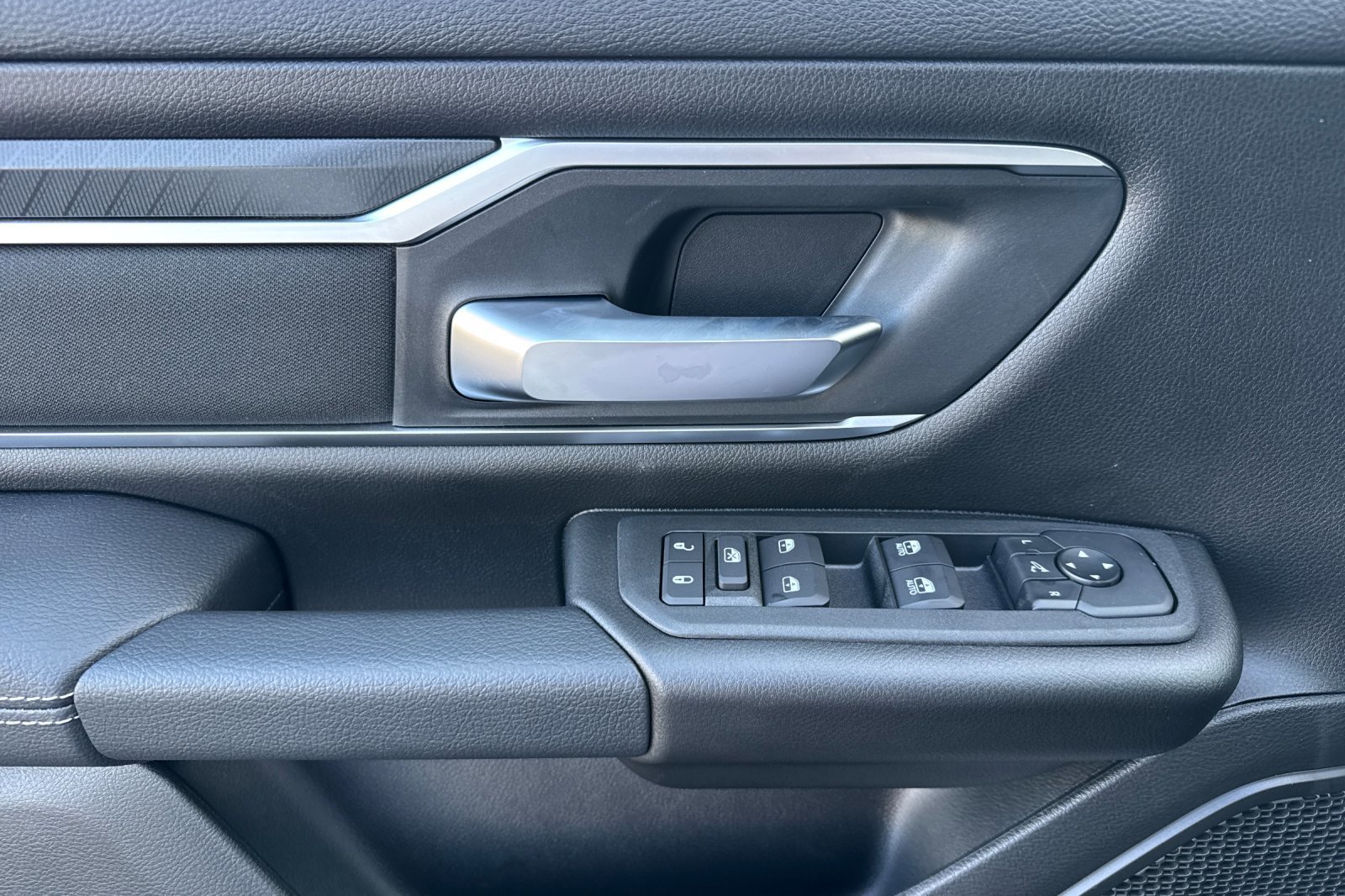 New 2026 RAM 1500 4x4 Crew Cab image 10