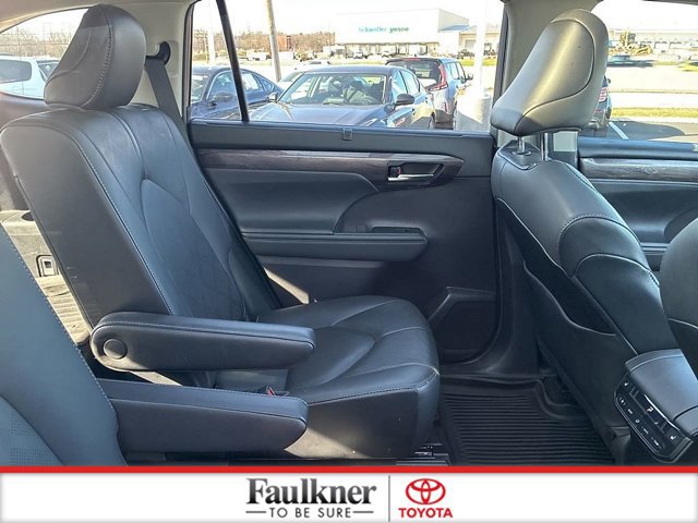 Certified 2021 Toyota Highlander Platinum image 23