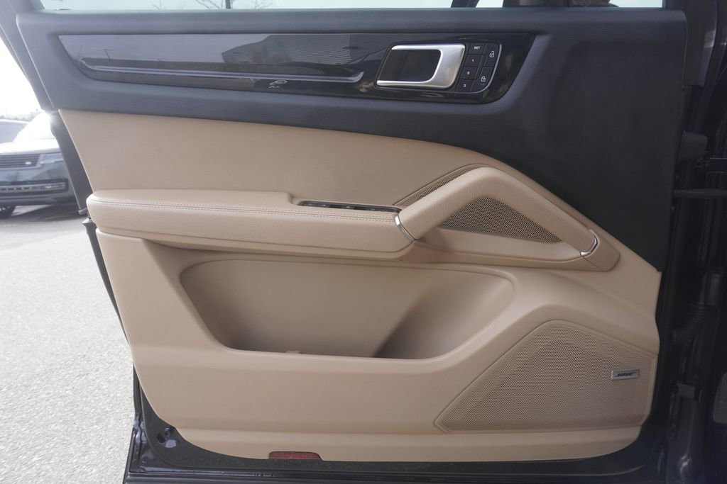 Used 2022 Porsche Cayenne Coupe image 17