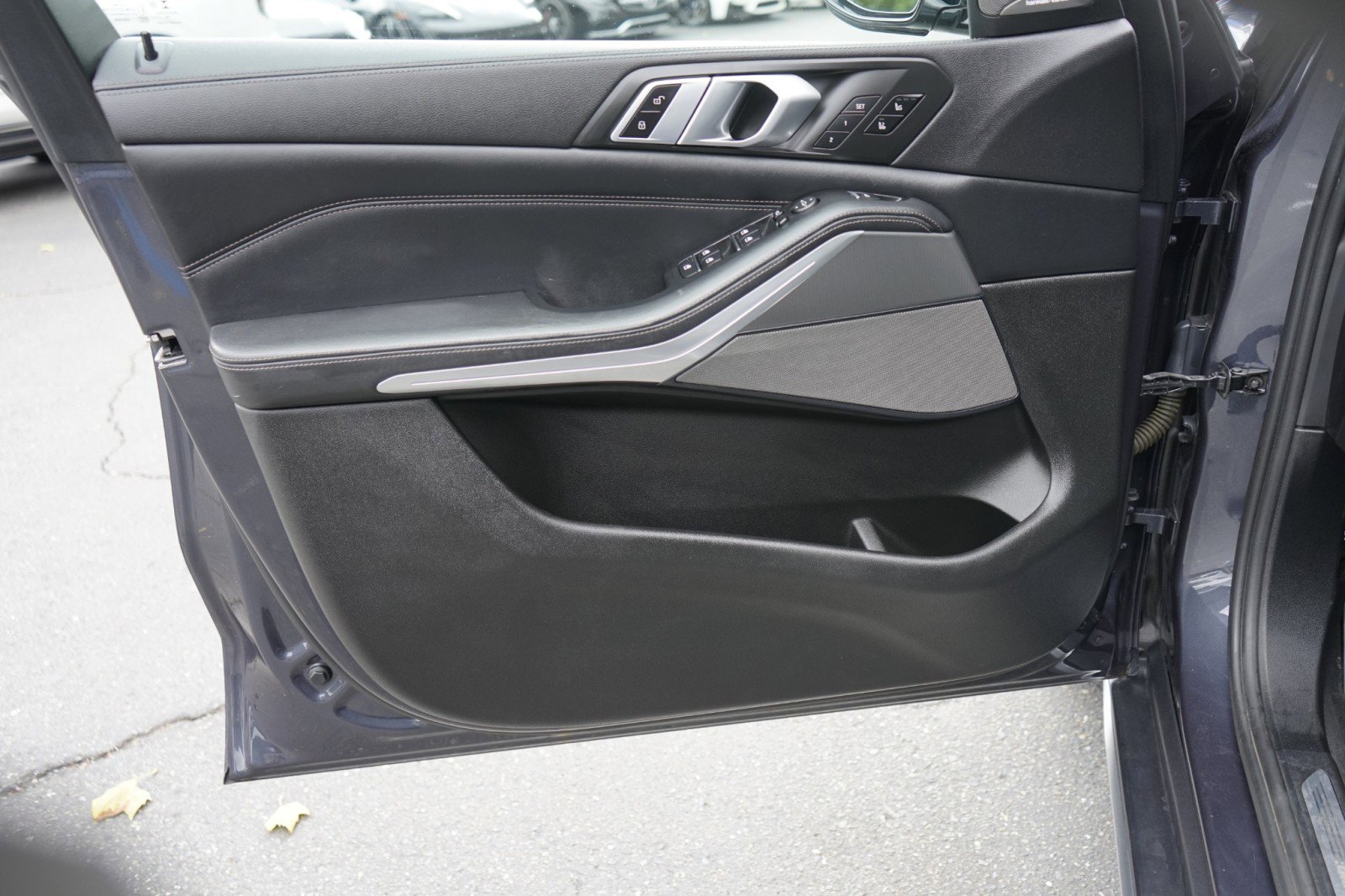 Used 2020 BMW X5 xDrive50i w/ Executive Package image 27