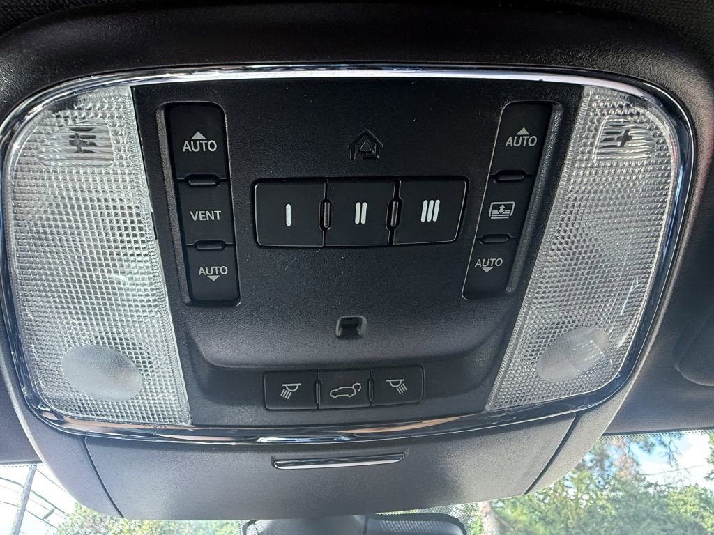 Used 2019 Jeep Grand Cherokee Overland RWD image 28
