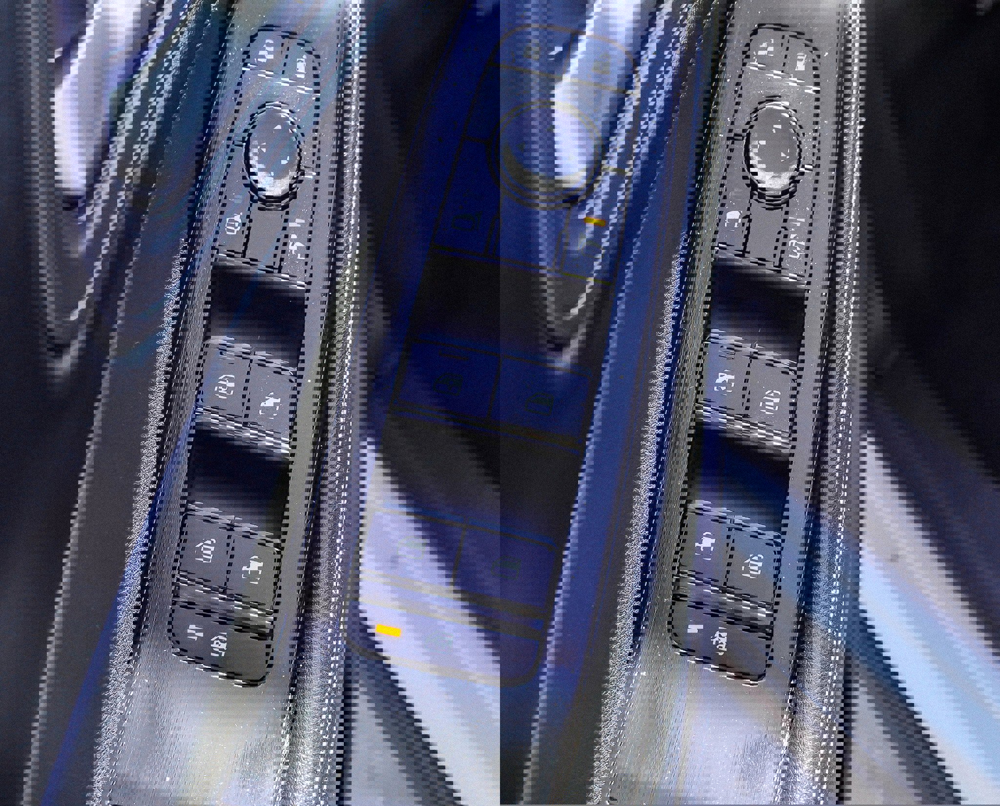 Used 2025 Nissan Rogue SV image 19