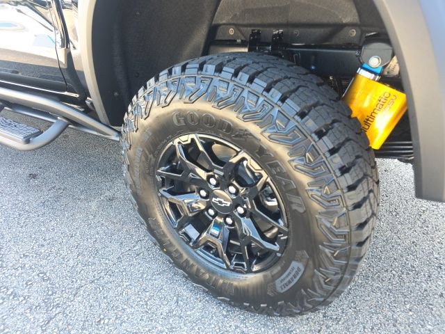 New 2026 Chevrolet Colorado ZR2 w/ Midnight Edition AWD/4WD image 11