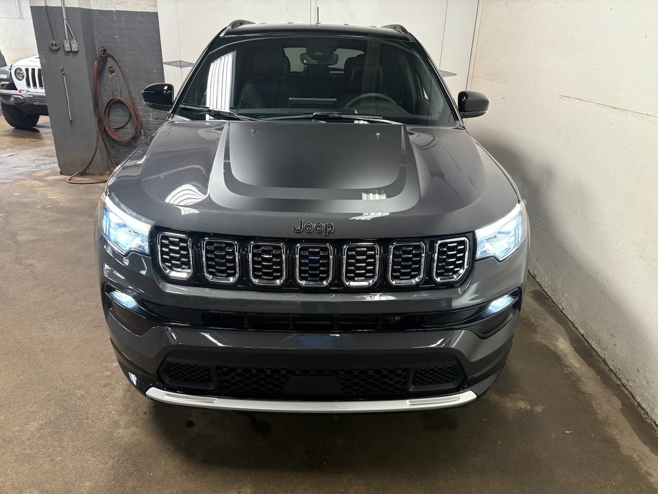 Used 2024 Jeep Compass Limited w/ Elite Group AWD/4WD image 5