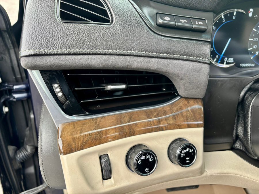 Used 2018 Cadillac Escalade Premium Luxury AWD/4WD image 25