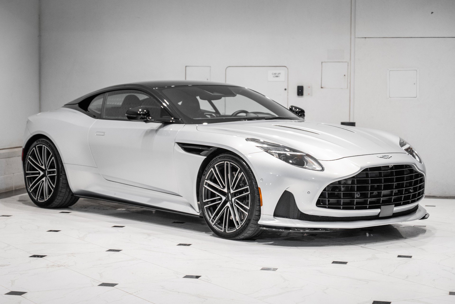 Used 2024 Aston Martin DB12 Coupe RWD image 1