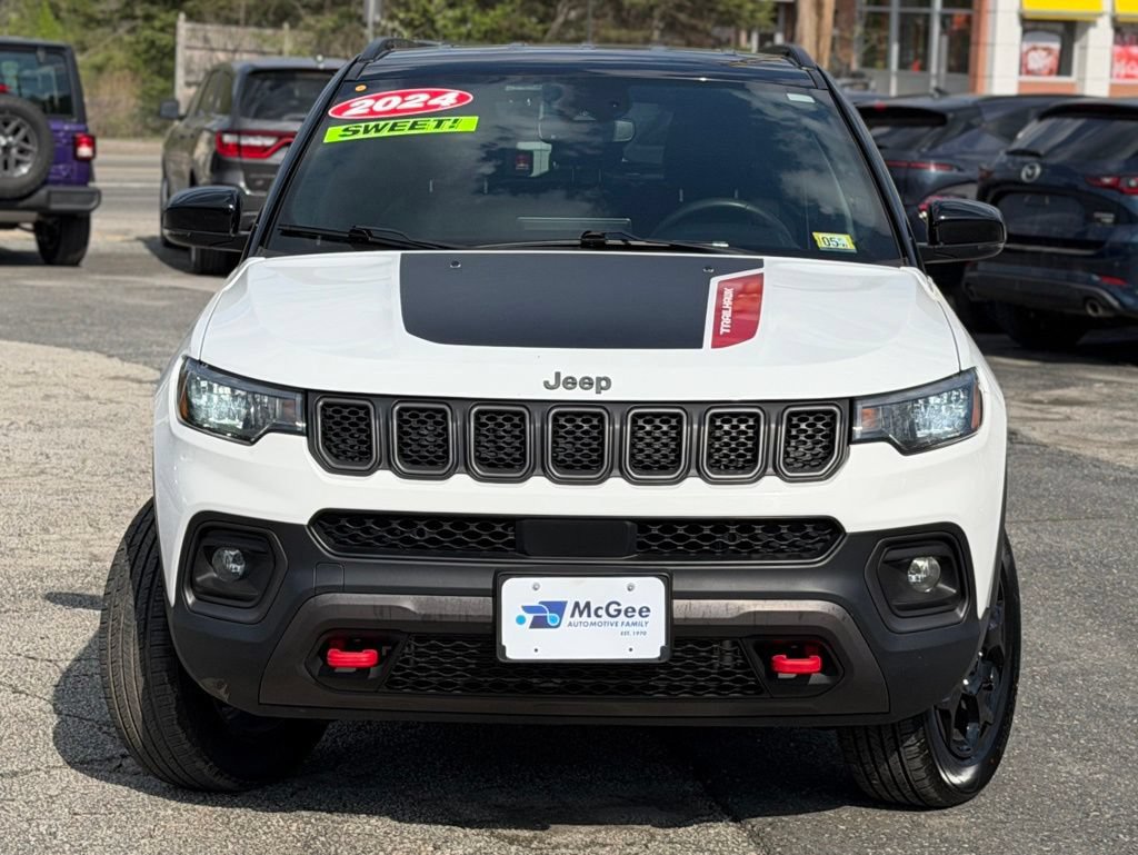 Used 2024 Jeep Compass Trailhawk AWD/4WD image 2