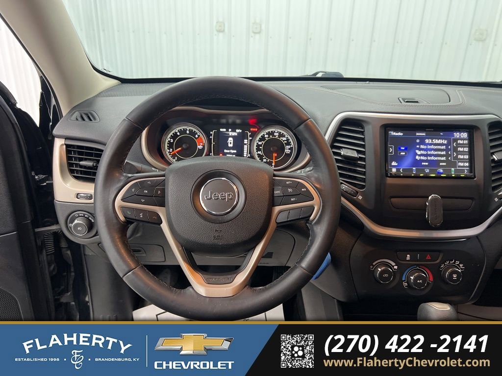 Used 2018 Jeep Cherokee Latitude w/ Altitude Package image 26
