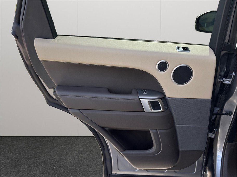 Used 2020 Land Rover Range Rover Sport SE image 40