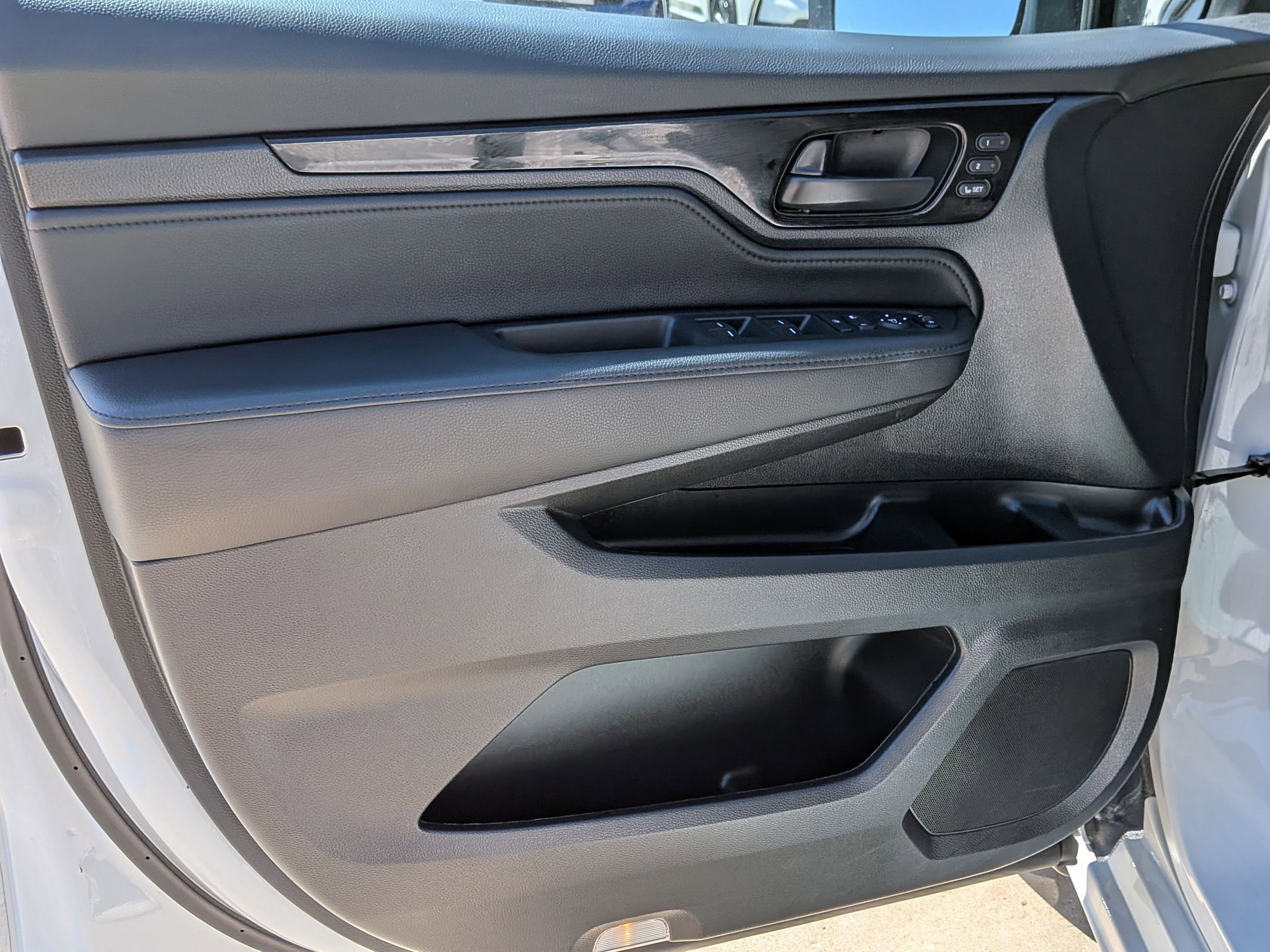 Certified 2025 Honda Odyssey Touring image 12