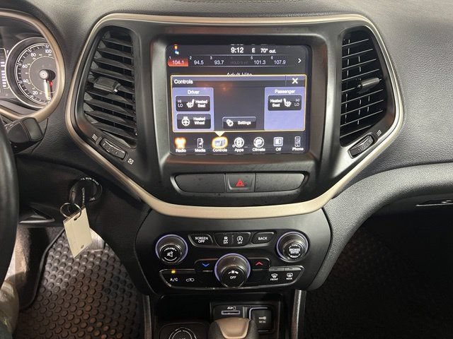 Certified 2017 Jeep Cherokee Latitude w/ Cold Weather Group AWD/4WD image 17